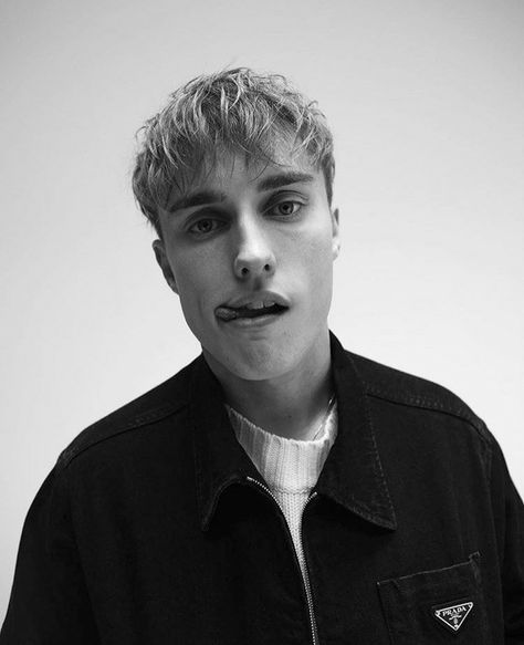 Sam Fender, Guitar Boy, Love Sam, A White Christmas, Jim Morrison, New Poster, Indie Rock, Music Love, Man Crush