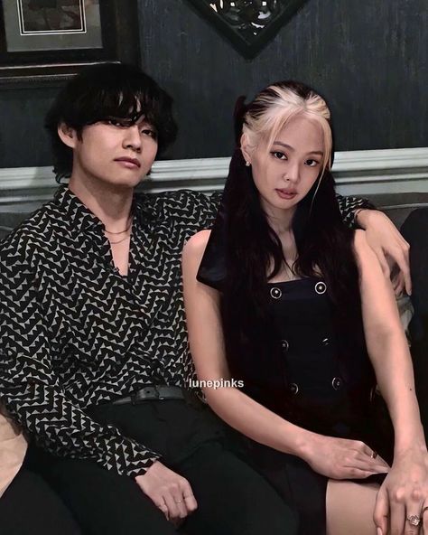 BTS Taehyung and Blackpink Jennie Celebrity Look Alike, Kpop Couples, Celebrity Style Red Carpet, Ulzzang Couple, Mode Kpop, Body Picture, Bts Girl, Blackpink And Bts, Kim Taehyung Wallpaper