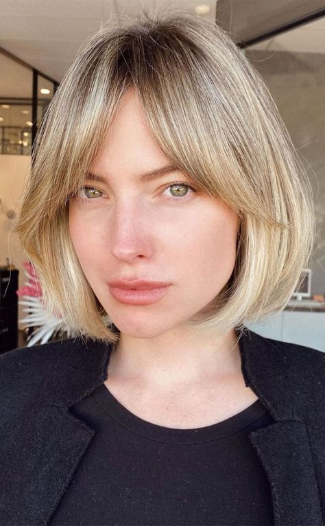 3. Curtain bang with classic bob There are many different ways to wear curtain bangs, it’s actually a great style to pair with the... Bob With Curtain Bangs, Fesyen Rambut, Vlasové Trendy, Bob Haircut With Bangs, Short Bob Haircuts, 짧은 머리, Short Hair With Bangs, Haircuts With Bangs, Curtain Bangs