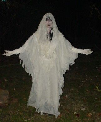 Halloween Costume-Ghost Halloween Costume Ideas Ghost, Ghost Lady Costume, Ghost Women Costume, Cute Ghost Outfits, Ghost Costume Diy Womens, Victorian Ghost Outfit, Creepy Ghost Costume, Victorian Ghost Halloween Costume, Ghost Woman Costume