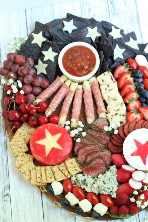 Patriotic Charcuterie Board Ideas, Patriotic Charcuterie Board, Sweet Boards, Snack Boards, Cheese And Fruit, July Desserts, Patriotic Food, 4th Of July Desserts, Charcuterie Inspiration