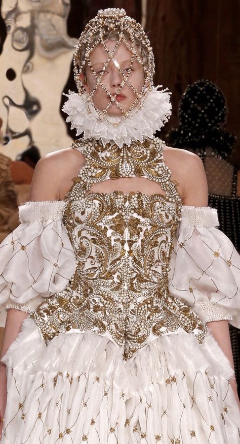 Baroque And Rococo Fashion, Kings And Queens Aesthetic, Modern Rococo Fashion, Baroque Fashion Modern, Baroque Fashion 17th Century, Rococo Textiles, Baroque Aesthetic Fashion, Baroque Accessories, Baroque Outfit