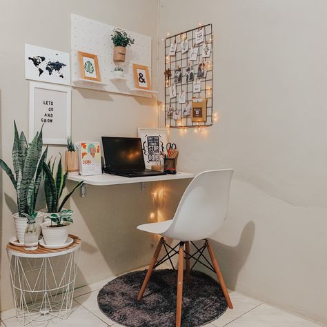 Tiny Home Office, Small Home Offices, Office Room Decor, Casa Vintage, Hiasan Bilik, Pinterest Room Decor, Study Room Decor, Small Bedroom Decor, Cozy Room Decor