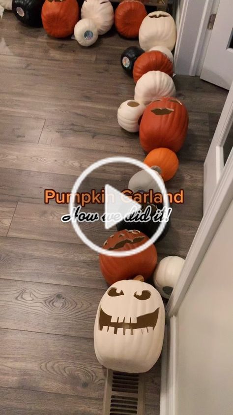 Fall Porch Decor Garland, Pumpkin Bucket Archway, Halloween Pumpkin Garland Diy, Jack O Lantern Garland Diy, Halloween Doorway Decor, Fall Halloween Garland, Plastic Pumkin Decoration Ideas Front Porches, Halloween Garland Doorway, Jack O Lantern Front Porch