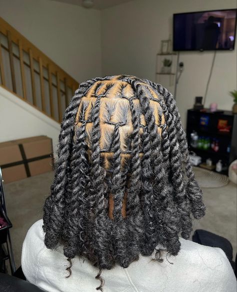 Viscose Shirts, Short Box Braids Hairstyles, Protective Hair, Beautiful Black Hair, Birthday Hairstyles, Knitted Shirt, Quick Natural Hair Styles, Braided Cornrow Hairstyles, Box Braids Hairstyles For Black Women