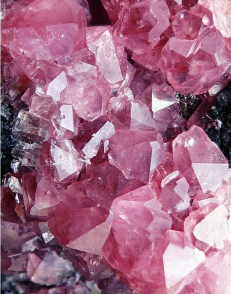 pink amethyst Cute Wallpapers For Ipad, Ipad Background, Mineral Stone, Simple Wallpapers, Minerals And Gemstones, Rocks And Gems, Rose Quartz Crystal, Gems And Minerals, A Rock