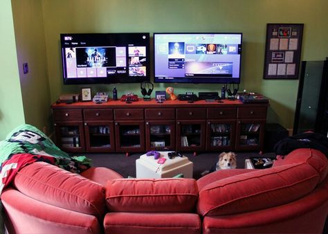 Dual TV console gaming center. I will build this one day! Deco Gamer, Video Game Room Decor, Game Room Ideas, Best Gaming Setup, Game Room Family, Gamer Room Decor, Video Game Room Design, Video Game Rooms, Modern Ideas