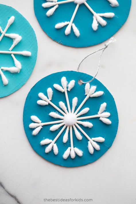 How to Make a Q tip Snowflake Christmas Craft Special Education, Q Tip Snowflakes, Qtip Painting, Leaves Printing, Easy Winter Crafts, Snowflakes Art, January Crafts, Aktiviti Kanak-kanak, Easy Holidays Crafts