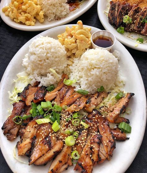 The Hawaiian tradition lives on in Vegas Food Las Vegas, Traditional Hawaiian Food, Hawaiian Breakfast, Hawaiian Plate Lunch, Hawaiian Restaurant, Restaurants In Las Vegas, Hawaiian Bbq, Food Traditional, International Dishes