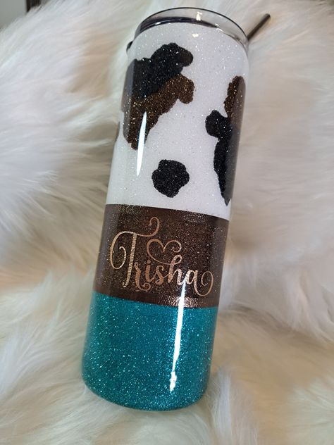 Farm Tumbler Ideas, Wine Glass Tumbler Ideas, Tumblers With Vinyl Ideas, Tumbler Cups Personalized, Epoxy Cups, Turquoise Glitter, Cup Designs, Cup Ideas, Tumbler Cups Diy