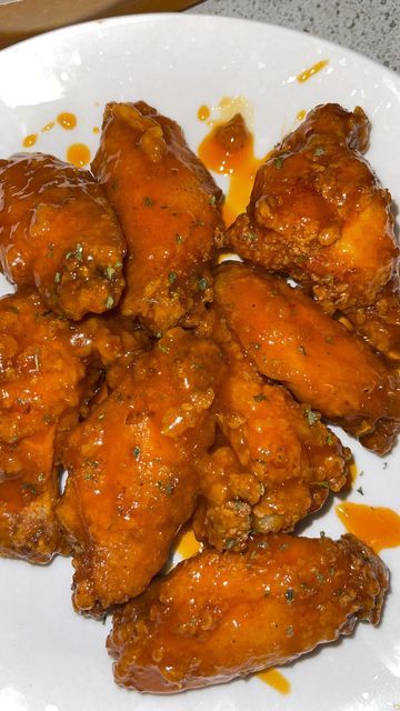 Wings Dinner Sides, Honey Hot Wings, Butter Seasoning, Soul Food Dinner, Food Babe, Food Therapy, Delicacy Food, Honey Chicken, Hot Wings