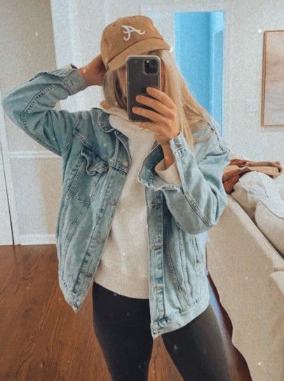 White Hoody Outfits, Sweatshirt With Jean Jacket, Jean Jacket With Hoodie Outfits, Styling White Hoodie, Light Jean Jacket Outfit Fall, Light Colored Jean Jacket Outfit, Fall Jean Jacket Outfits Casual, Jean Jacket With Hood Outfits, Sweatshirt And Jean Jacket