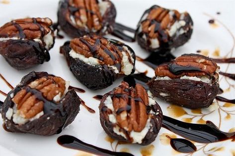 Stuffed Figs, Fig Appetizer, Dried Fig Recipes, Dried Fig, Balsamic Drizzle, Mascarpone Recipes, New Year's Eve Appetizers, Balsamic Recipe, Fig Recipes