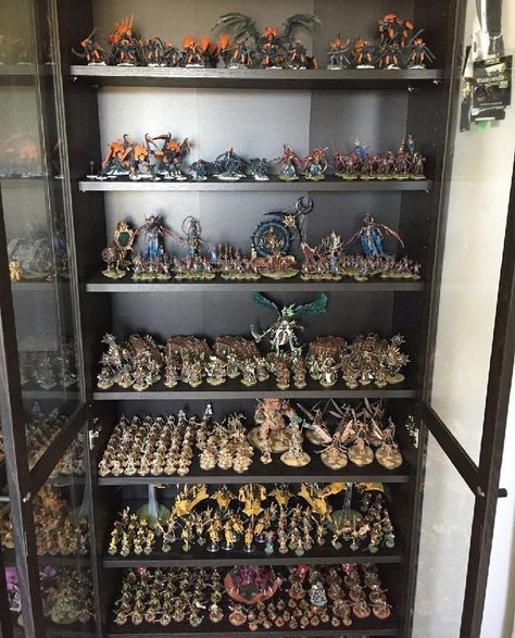 How do you keep your miniatures? This awesome collection belongs to @binx_paints #miniatures_warzone #warhammer #40k #ageofsigmar Warhammer Storage, Miniatures Display, Hobby Room Design, 3d Printed Miniatures, Painting Station, Art Studio Space, Warhammer Figures, Home Games, Miniature Gaming