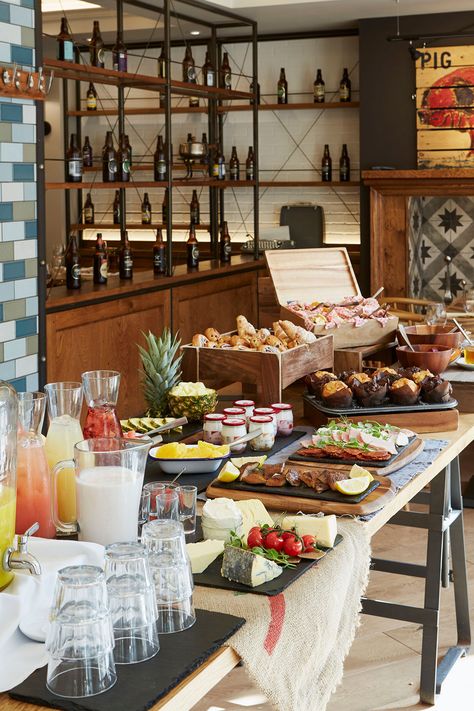 Hotel Brunch Buffet, Brunch Restaurant Design Interiors, Boutique Hotel Breakfast Buffet, Buffet Hotel Design, Brunch Interior Design, Buffet Breakfast Ideas, Hotel Buffet Design, Hotel Breakfast Buffet Ideas, English Breakfast Buffet