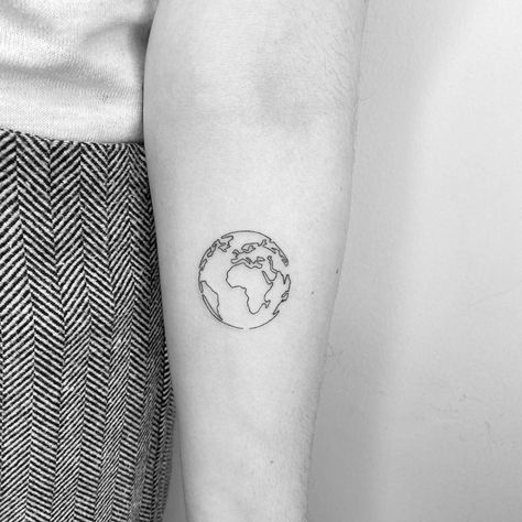 Continuous Line Tattoo, Globe Tattoos, Earthy Tattoos, Earth Tattoo, One Line Tattoo, Tattoos Infinity, Planet Tattoos, World Tattoo, Line Art Tattoos