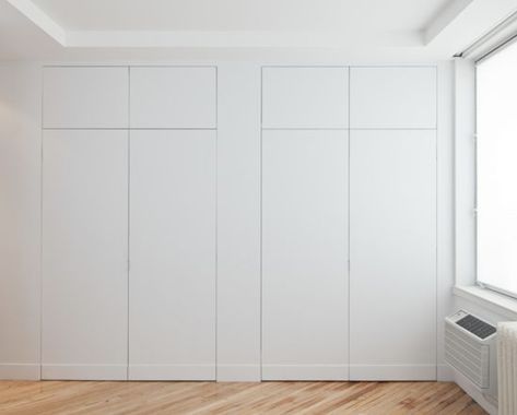 Seamless closet door inspo Ideas De Closets, Transitional Closet, Modern Closet Doors, Hidden Closet, Manhattan Loft, Contemporary Closet, Creative Closets, Hallway Closet, Reach In Closet