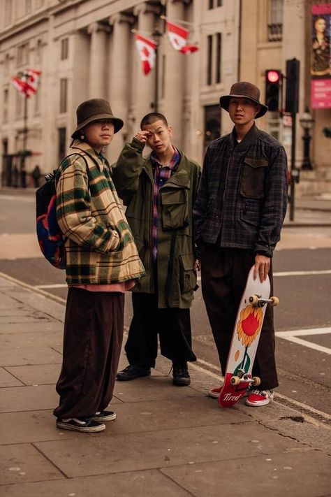 Germany Street Style, Style Skate, Asian Streetwear, London Fashion Weeks, Streetwear Mode, Futuristic Style, City Boy, Baggy Clothes, High Street Fashion