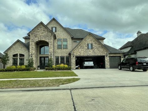 Modern Farmhouse Exterior 2 Story, Texas Suburban Home, American Suburban House, Suburban House Exterior, Modern Suburban House, Dream House Aesthetic, Two Story House Design, Normal House, Mansion Exterior