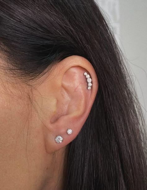 Woman Ear Piercing, Simple Ear Piercings Silver, Piercings Ear Helix Ideas, Piercings Ear Simple, Two Cartilage Piercings, Celebrity Piercings Ears, Second Ear Piercing Silver, Piercing For Small Ears, Ear Piercings Helix Stud