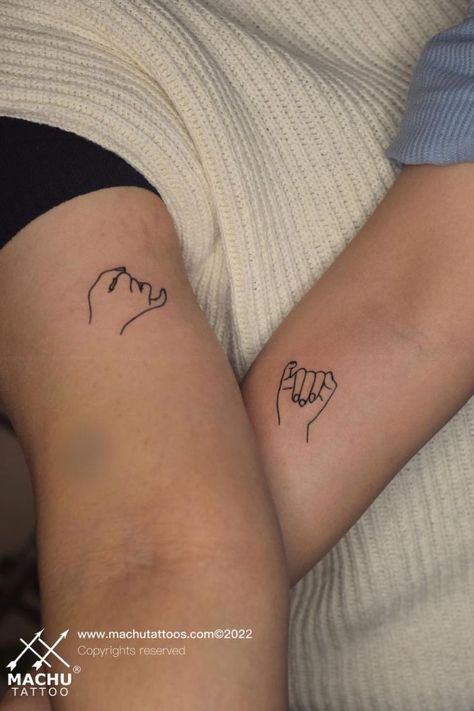 Unique Couple Tattoo, Tattoo Ideas Couple, Tattoo For Couples, Simple Couples Tattoos, Trendy Tattoo Ideas, Cute Best Friend Tattoos, Matching Bff Tattoos, Partner Tattoos, Cute Matching Tattoos