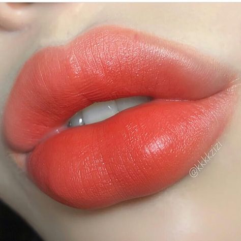 _Single Mur_  Looking for new 💋 Lip Makeup Brushes? Shop here https://nanshy.com/product-category/makeup-brushes/lips/ 100% Cruelty-Free & Vegan Grunge Inspiration, Mouth Photography, Balzam Na Pery, Peachy Aesthetic, Red Lips Makeup Look, Closeup Photography, Korean Lips, Lip Color Makeup, Peach Nails