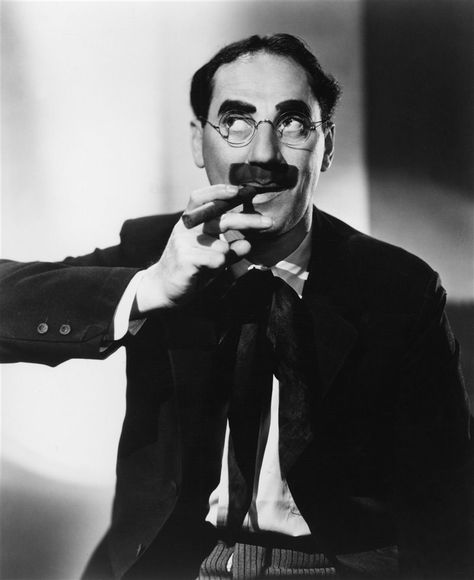 Groucho Marx, el cómico mujeriego e impertinente Comedy Dance, Marx Brothers, Groucho Marx, Famous Stars, Family Costumes, Great Films, Classic Films, Tv Stars, Photo Posters