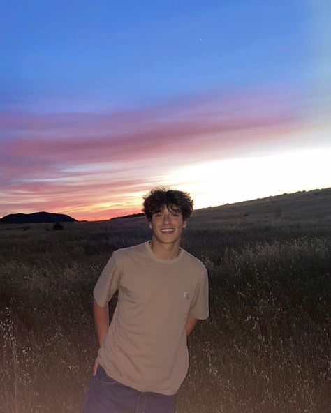 @pjcooltomasi on Instagram: “Half the sunset is missing but still perty” Brunette Boys Aesthetic, Indie Guy, Brown Hair Boy, Mens Photoshoot Poses, Cute Brunette, Poses References, The Perfect Guy, Aesthetic Guys, Instagram Pose