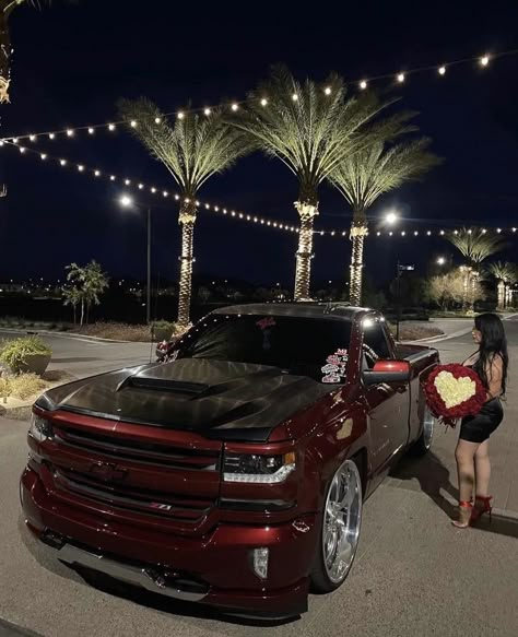 Red Chevy Trucks, Low Trucks Chevy, Mamalona Truck, Low Trucks Wallpaper, Takuache Truck, Trucks Aesthetic, Mexican Trucks, Dropped Silverado, Takuache Trucks