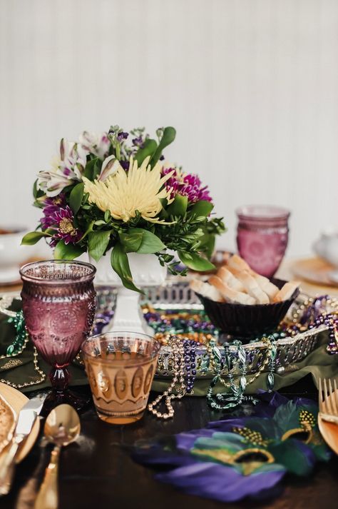 Elegant New Orleans Party, Mardi Gras Popcorn, Culture Party Ideas, Muted Mardi Gras Decor, New Orleans Table Decor, Mardis Gras Tablescape, Cajun Dinner Party, Elegant Mardi Gras Party, New Orleans Birthday Party Theme