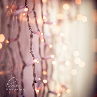 One of the best parts of the season - lights. Wallpapers Rosa, Wallpaper Winter, इंस्टाग्राम लोगो, Wallpapers Iphone, Wallpaper Free, Noel Christmas, Everything Pink, Twinkle Lights, Christmas Aesthetic