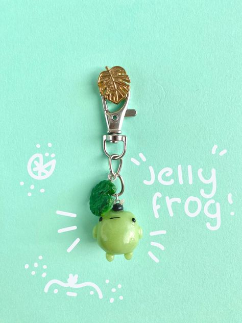 This frog is not sure how to start a conversation, but he would love to be friends! All my keychains are handmade by me to order! I sculpt them out of polymer clay and glaze them with ultra shiny UV resin. Each of these guys are made totally of colored polymer clay to ensure a seamless finish and adorable tiny details! All metal used is non tarnish and durable so your little guy won't go missing! Where will you take him on his next adventure? Frog Keychain, Polymer Clay Kunst, Polymer Clay Magnet, Polymer Clay Figurine, Clay Keychain, Clay Magnets, Clay Diy Projects, Clay Crafts Air Dry, Cute Polymer Clay