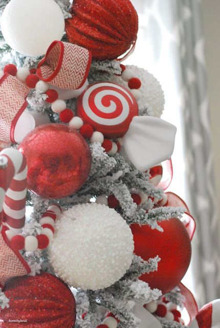 Peppermint Tree 2016 Candy Cane Flocked Christmas Tree, Red And White Christmas Tree Decorations, Red And White Christmas Tree Ideas, Christmas Tree Inspiration Red And Gold, Peppermint Tree, Red And White Christmas Tree, Elf Christmas Decorations, Christmas Peppermint, Chirstmas Decor