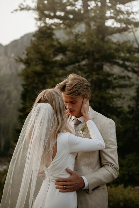 Wedding Couple Aesthetic, Simple Romantic Wedding, Wedding Portrait Poses, Simple Wedding Dress, Plan My Wedding, Future Wedding Plans, Wedding Goals, Bridal Photos, Wedding Mood