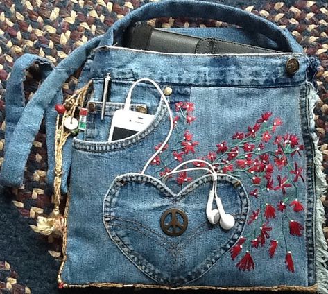 Jean Bag Embroidery, Cute Bag Tutorial, How To Make A Bag From Jeans, Things To Make With Denim, Upcycle Bags Diy, How To Make A Bag Out Of Jeans, Things To Make With Jeans, Jean Bag Pattern, Bag Made From Jeans