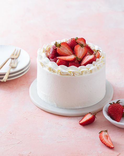 Mini Strawberry Chiffon Cake — Style Sweet Chiffon Cake Strawberry, Strawberry Cake Photography, Small Strawberry Cake, Strawberry White Cake, Chiffon Photography, Strawberry Chiffon Cake Recipe, Cake Photography Styling, Mini Strawberry Cake, Strawberry Chiffon Cake