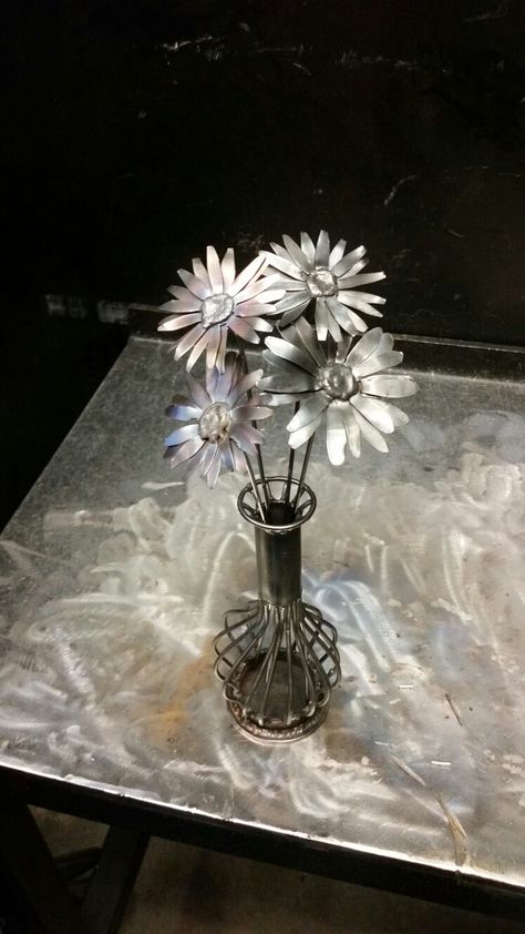 Daisies and vase TIG welded in stainless steel Welded Metal Flowers, Welded Bar Stools, Flower Welding Art, Welded Mothers Day Gifts, Welding Art Flowers, Welded Flower Bouquet, Cute Welding Projects For Girlfriend, Welding Projects Flowers, Metal Flower Bouquet