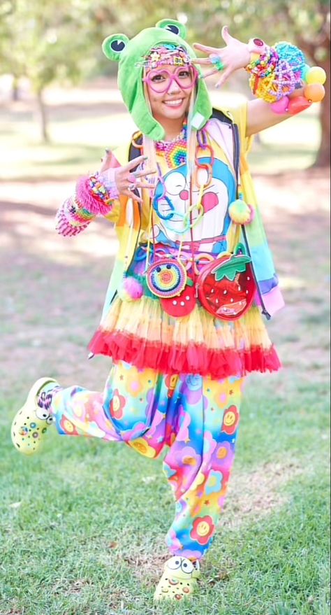 Decora Fashion Outfits Rainbow, Cybr Grl Outfit, Hyperpop Outfit, Decora Fashion Aesthetic, Decora Kei Outfits, Decora Fashion Outfits, Cybr Grl, Decora Kei Fashion, Decora Outfits