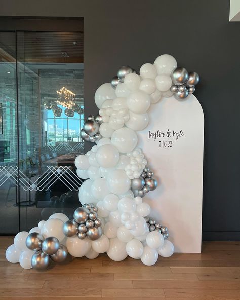 Balloon Garland Wedding Backdrop, Gray And White Balloon Garland, Black White Silver Bridal Shower Ideas, Birthday Decorations White And Silver, All White Balloon Decor, Diamond Balloon Garland, White Birthday Decorations Party Ideas, Silver And White Balloons Decoration, White Bridal Shower Balloon Arch