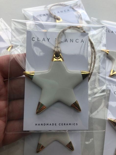 Star Christmas Tree Decorations, Christmas Ornament Packaging, Wall Ornaments Decor, Ceramic Star Ornaments, Ceramics Christmas Decorations, Ornament Packaging Ideas, Christmas Star Decor, Christmas Handmade Ornaments, White Ornaments Diy