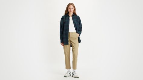 Chino Pants Women Outfit, Best Chinos, Chino Pants Women, Levis Outfit, Moda Denim, Womens Chinos, Estilo Denim, Denim Shirts, Mode Jeans