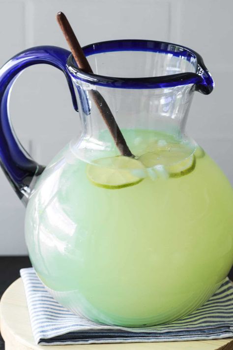 Large Batch Margarita Pitchers Recipe (For 14 People!) Party Size Margarita Recipe, Large Batch Frozen Margarita Recipe, Picture Margarita Recipe, Large Margarita Batch, Large Batch Margaritas, Margarita Pitcher Recipe Parties, Limeaid Margarita Recipes, Easy Pitcher Margarita Recipe, Crystal Light Margarita Recipe