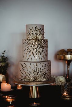 Shimmer Wedding Cake, Disco Ball Wedding Cake Topper, Hollywood Glam Wedding Cake, Old Hollywood Birthday Cake, 20s Wedding Cake, Starry Wedding Cake, New Years Cake Ideas 2024, New Years Wedding Cake, Old Hollywood Wedding Cake