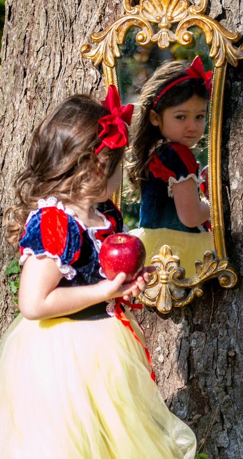 Snow White Photography, Disney Princess Photography, Snow White Pictures, Snow White Tutu, Princess Photoshoot, Snow White Photos, Princess Shot, Princess Photo Shoot, Snow White Birthday Party