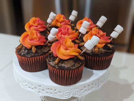 Fire Theme Dessert, Camp Cake Ideas, Smore Birthday Cake, Smore Birthday Party Ideas, One Happy Camper Cupcakes, Camping Theme Cupcakes, Smores Birthday Party Ideas, Camping Themed Party Food, Camper Cake