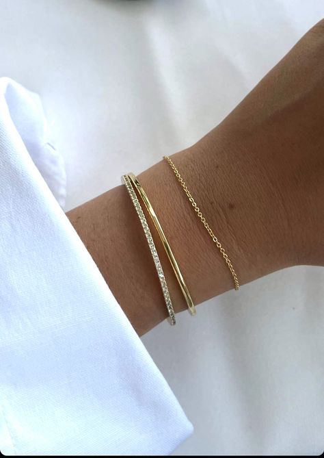 Everyday Jewelry Stack, Good Jewelry Aesthetic, Timeless Jewelry Pieces, Classy Jewelry Aesthetic, Dainty Bracelet Stack, Minimal Gold Jewelry, Pretty Jewelry Necklaces, Classic Accessories, Wrist Jewelry