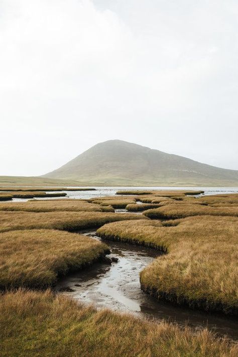 - Harris Scotland, Belle Nature, Trondheim, Scottish Highlands, Nature Aesthetic, Pretty Places, Green Aesthetic, Beautiful World, Beautiful Landscapes