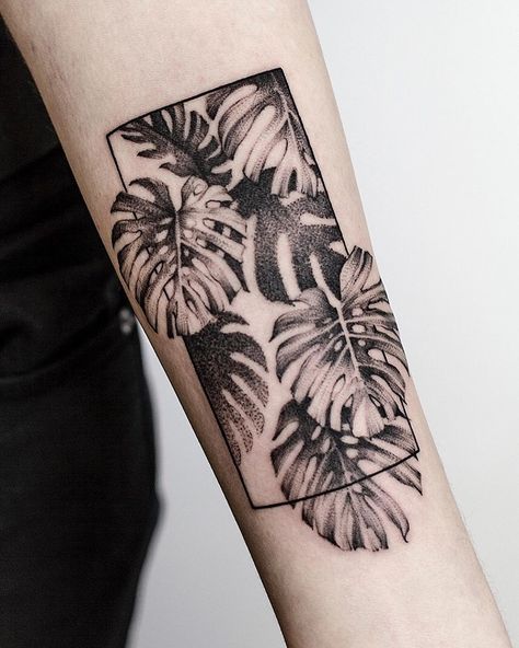 Monstera Tattoo Sleeve, Plant Tattoo Men, Monstera Tattoos, Tropical Leaf Tattoo, Plant Sleeve Tattoo, Tropisches Tattoo, Monstera Tattoo, Tropical Tattoo, Muster Tattoos