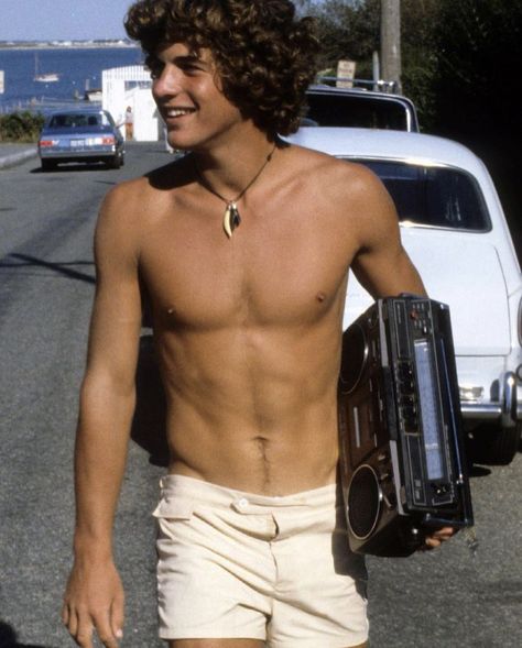 70s Boys, 1970s Men, Vintage Foto's, 70s Men, Jfk Jr, Vintage Boys, Arnold Schwarzenegger, Shirtless Men, Guy Pictures