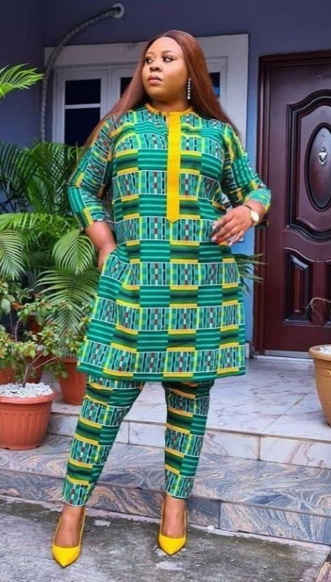 African Top And Trousers For Ladies, Latest Ankara Trousers And Top For Women, Dashiki For Ladies, Ankara Trousers And Top For Women, Trouser And Top For Ladies, Casual Two Piece Outfits, Kitenge Designs, Top With Pants, African Traditional Wear